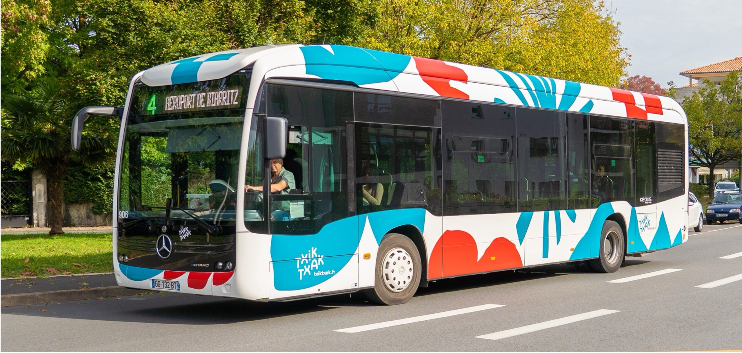 Bus-TXIK-TXAK-conducteur-scaled